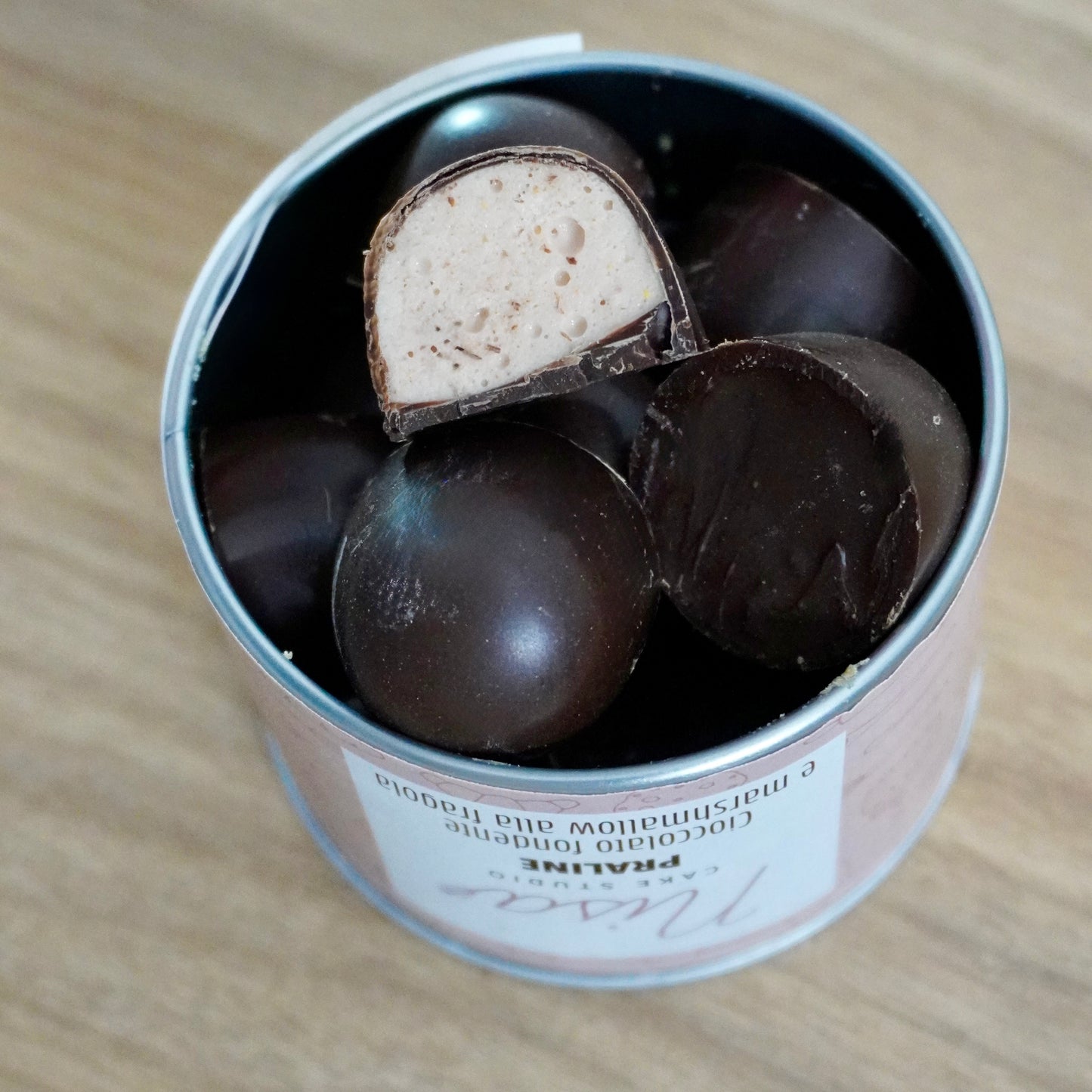 Praline cioccolato fodente ripiene di marshmallow alla fragola